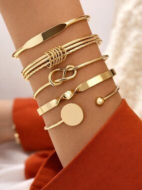 Gold Stackable Women's Bracelet Set - Elegant Layered Bangles